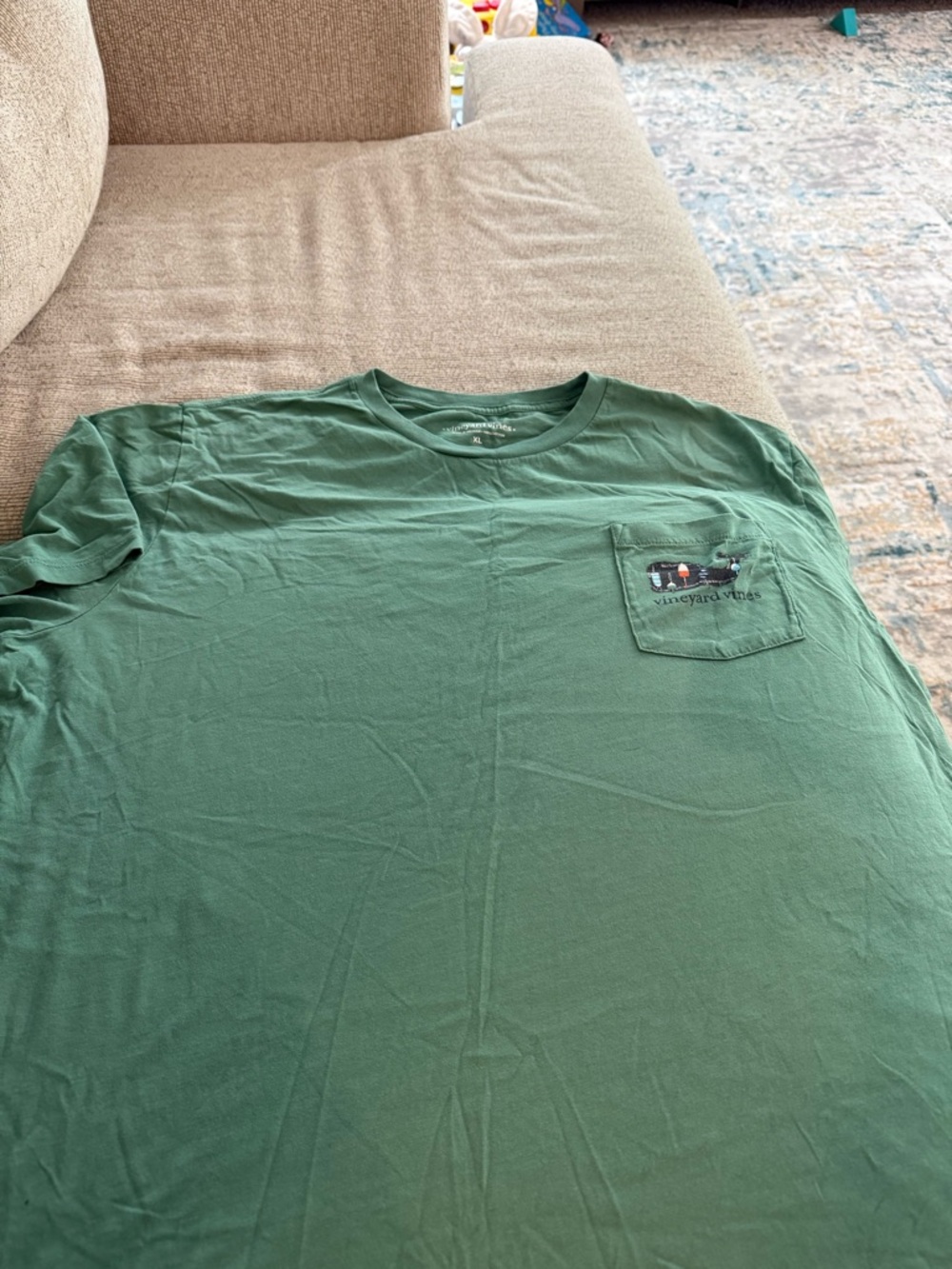 Vineyard Vines Men's Green Pocket Tee with Whale Patch